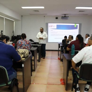 Participantes del curso-taller sobre faltas administrativas del IAP Tabasco