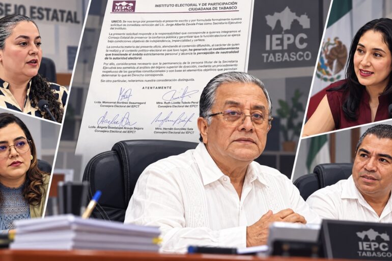 Jorge Alberto Zavala Frías al centro, rodeado por los cuatro consejeros del IEPCT que solicitaron analizar su remoción, con el oficio firmado al fondo.