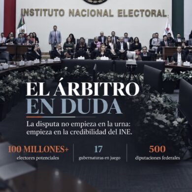 Herradura del Consejo General del INE durante una sesión, con datos de la elección 2027 y el mensaje El árbitro en duda.