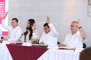 Javier May y funcionarios votan durante sesión del Consejo Estatal de Seguridad Pública de Tabasco