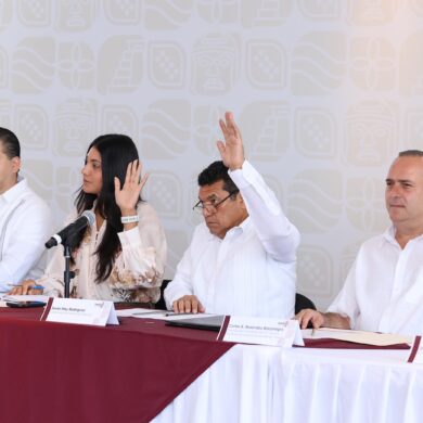 Javier May y funcionarios votan durante sesión del Consejo Estatal de Seguridad Pública de Tabasco