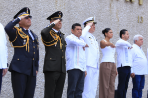 Javier May Rodríguez durante ceremonia de los Niños Héroes junto a mandos militares en Tabasco