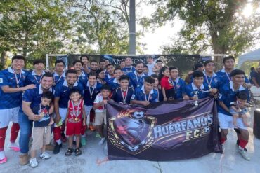 Entrega de trofeo y reconocimientos a los equipos ganadores de la Liga Local Lomitas en Nacajuca, Tabasco