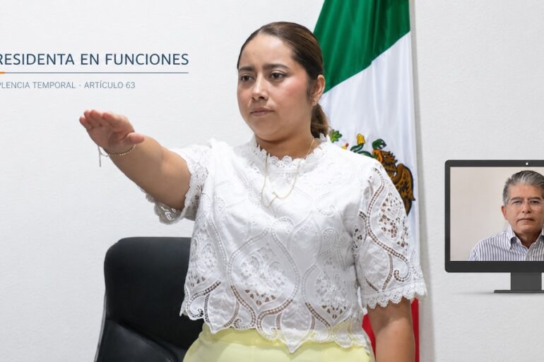 María Eliza Hernández Flores rinde protesta en primer plano, mientras Alfonso Baca aparece en una pantalla por su licencia temporal.