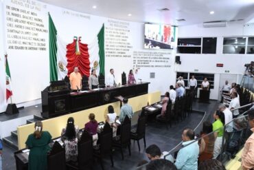 Mesa directiva del Congreso de Tabasco durante la sesión donde se aprobó la reforma judicial y de revocación de mandato