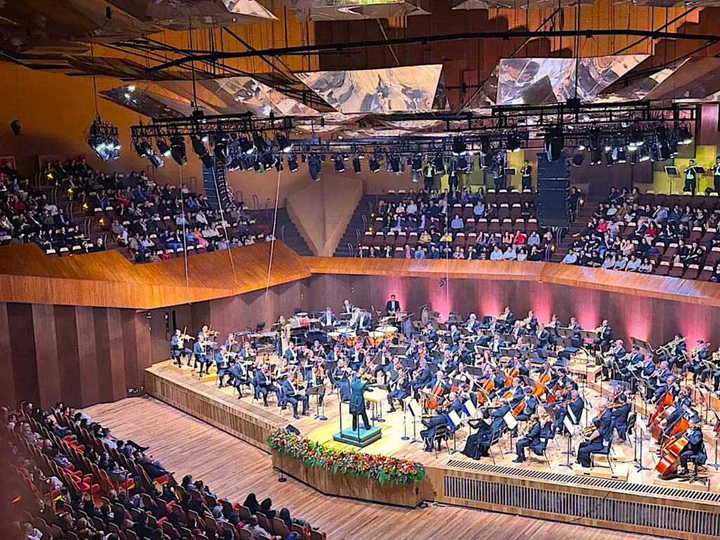 OFUNAM interpreta el concierto de reapertura en la Sala Nezahualcóyotl