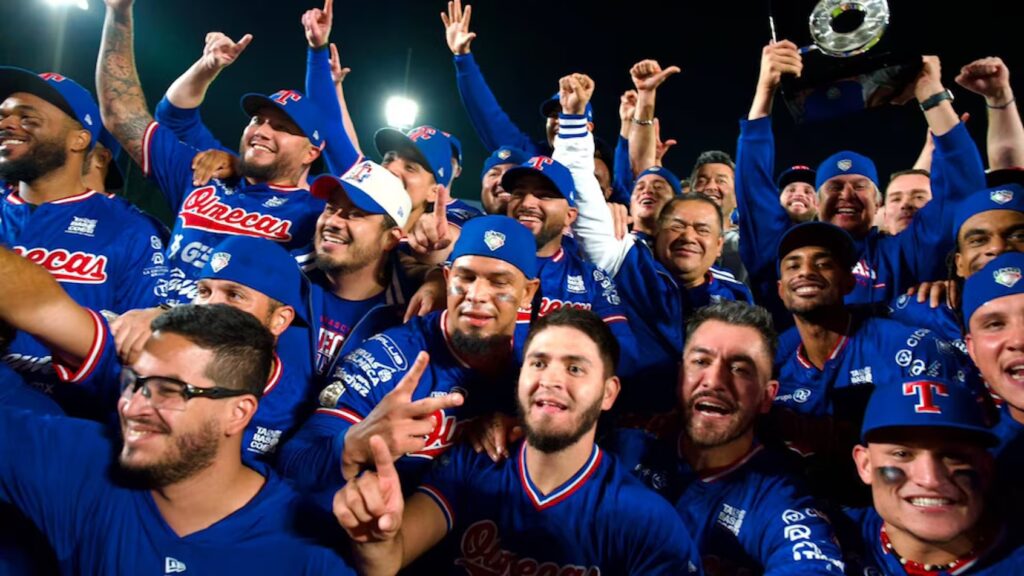 Jugadores de Olmecas de Tabasco celebran con el trofeo el campeonato de la Zona Sur 2026.