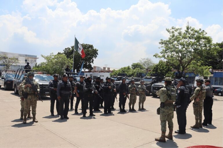 Elementos de seguridad realizan revisiones durante el Operativo Reforzamiento de Centro en Tabasco
