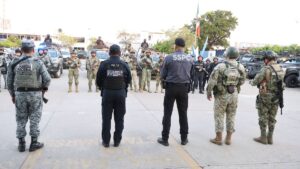 Elementos de corporaciones de seguridad realizan patrullajes preventivos en colonias de Centro
