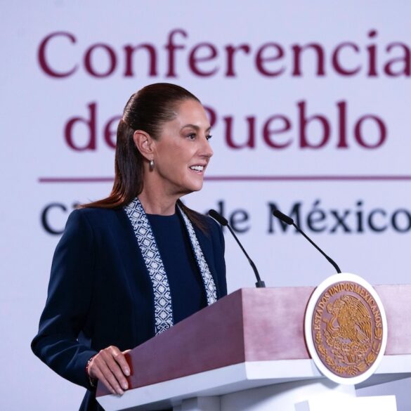 Claudia Sheinbaum anuncia nuevas reglas para el uso de celulares en escuelas de México