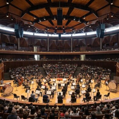 Sala Nezahualcóyotl llena durante un concierto de orquesta tras su reapertura
