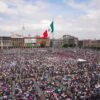 Vista aérea del Zócalo capitalino lleno de asistentes durante el cierre de la gira de rendición de cuentas de la presidenta Claudia Sheinbaum