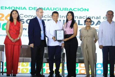 Javier May durante la inauguración de la convención SOS26 en Villahermosa