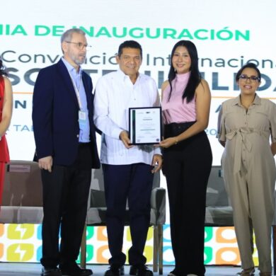 Javier May durante la inauguración de la convención SOS26 en Villahermosa
