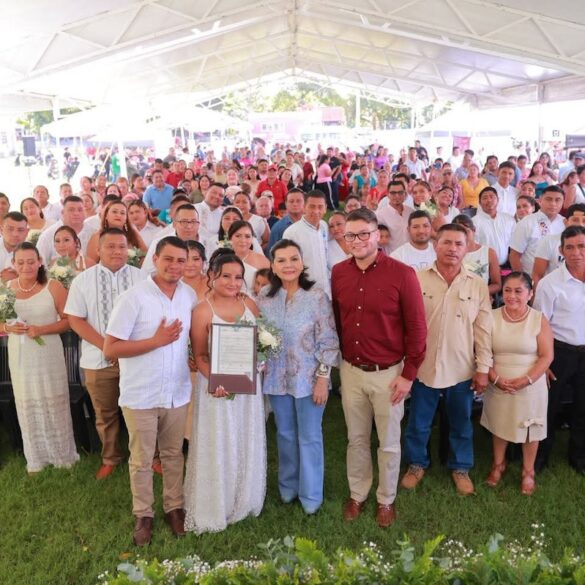 Habitantes de González 1ª Sección durante jornada de trámites y servicios municipales