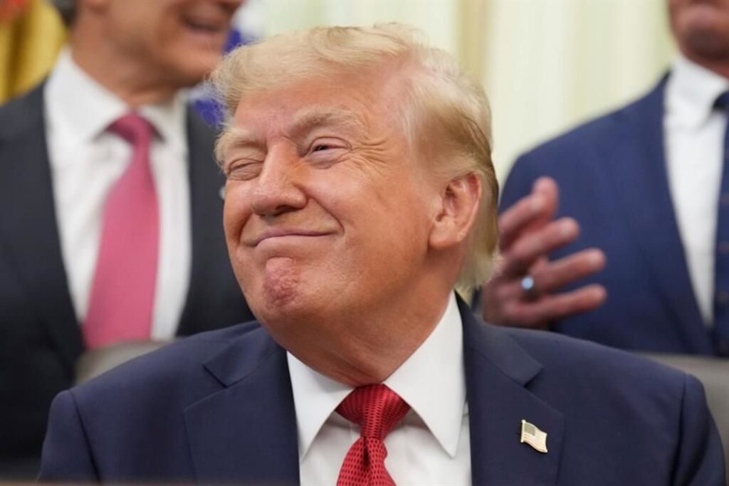Donald Trump durante una aparición pública en la que habló sobre una posible reunión con el presidente de Irán