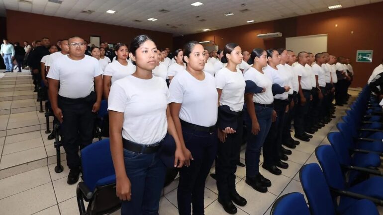 Aspirantes a policías durante una jornada de formación en la Academia de Policía de Tabasco