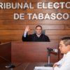 Pleno del Tribunal Electoral de Tabasco durante una sesión en la que las magistraturas emiten su votación.