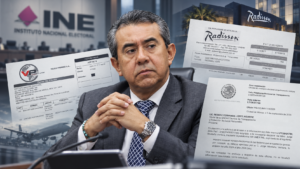 Jorge Montaño Ventura, consejero del INE, en un montaje editorial con facturas de vuelos, hospedaje en Montevideo y documentos oficiales sobre sus gastos de viáticos.
