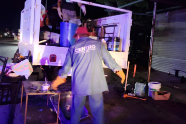 Operativo municipal para retirar 25 puestos de comercio informal en Villa Parrilla, municipio de Centro, Tabasco.