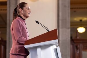 Claudia Sheinbaum durante el anuncio de expansión de los centros de atención integral contra el cáncer de mama en México.
