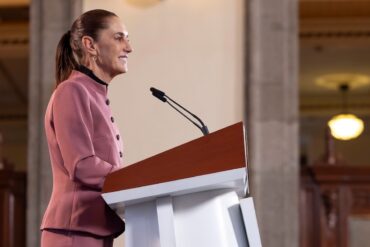 Claudia Sheinbaum durante el anuncio de expansión de los centros de atención integral contra el cáncer de mama en México.