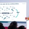 Claudia Sheinbaum explica la cadena de valor de los combustibles durante una conferencia sobre el sector energético en México.