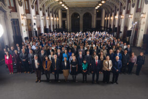 Presidenta Claudia Sheinbaum y el gobernador Javier May junto a gobernadores y alcaldes en Palacio Nacional evaluando el programa Vivienda para el Bienestar.