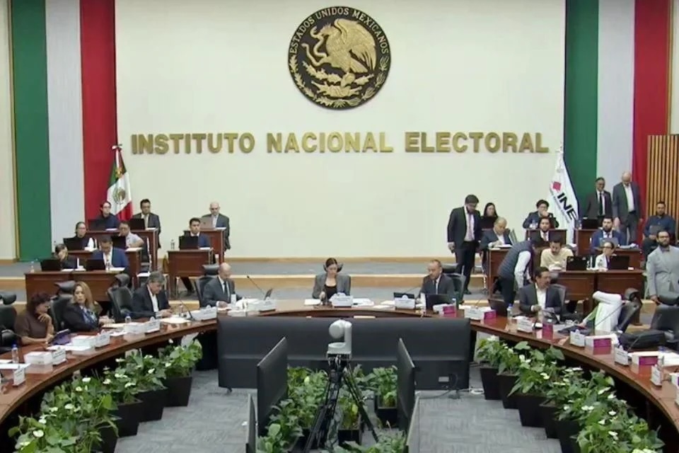 Vista general de la sesión del Consejo General del INE, donde se aprobaron reglas de paridad para las gubernaturas de 2027.