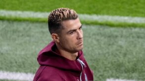 Cristiano Ronaldo serio durante la concentración de Portugal antes de abandonar al equipo tras su desacuerdo con Jorge Jesus.