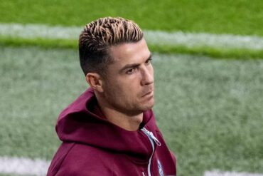 Cristiano Ronaldo serio durante la concentración de Portugal antes de abandonar al equipo tras su desacuerdo con Jorge Jesus.