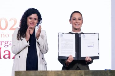La presidenta Claudia Sheinbaum durante el anuncio del decreto de entornos digitales seguros para niñas, niños y adolescentes.