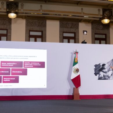 Claudia Sheinbaum durante la presentación del decreto para reforzar la seguridad de niñas, niños y adolescentes en plataformas digitales.