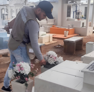 Operativo contra el dengue en panteones de Centro previo al Día de Muertos 2026.