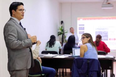 Actividad académica de la asignatura Derecho Laboral Burocrático de la Maestría en Derecho para la Administración Pública del IAP Tabasco.