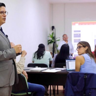 Actividad académica de la asignatura Derecho Laboral Burocrático de la Maestría en Derecho para la Administración Pública del IAP Tabasco.