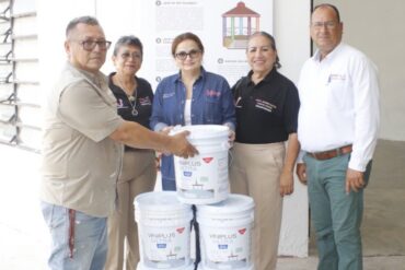 Verónica Alejandra Ramírez Sánchez y las Damas Voluntarias durante las actividades de adecuación del inmueble destinado al Centro Comunitario DIF Pilares de Nacajuca.