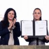 Claudia Sheinbaum durante la firma del decreto de reforma constitucional sobre nacionalidad única para candidatos