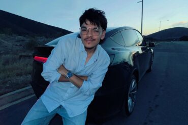 Komanche, creador de contenido salvadoreño conocido por sus transmisiones de videojuegos y su participación en los Squid Craft Games.