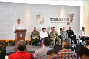 Alejandro Leal López, secretario de Seguridad de Tabasco, presenta en el atril el informe de homicidios dolosos de octubre de 2026 ante el Gabinete de Seguridad
