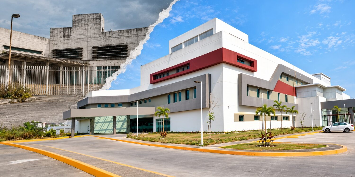 Vista aérea del nuevo Hospital General de Cárdenas, Tabasco, con sus edificios, accesos y áreas exteriores terminadas.