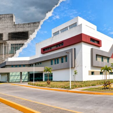 Vista aérea del nuevo Hospital General de Cárdenas, Tabasco, con sus edificios, accesos y áreas exteriores terminadas.