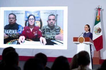 La presidenta Claudia Sheinbaum informa sobre los operativos de emergencia por el huracán Simon y la tormenta tropical Rachel en el Pacífico mexicano.
