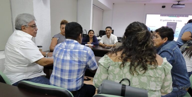 Doctora Leny Beatriz Ble Acosta imparte la clase de Historia del Pensamiento Político a estudiantes de la Generación 05 del IAP Tabasco.