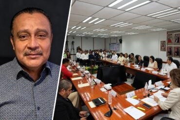 Retrato de Rigoberto De la O Gallegos junto a una imagen de sesión del Consejo Estatal del IEPCT Tabasco, en el contexto de la definición de la Secretaría Ejecutiva.