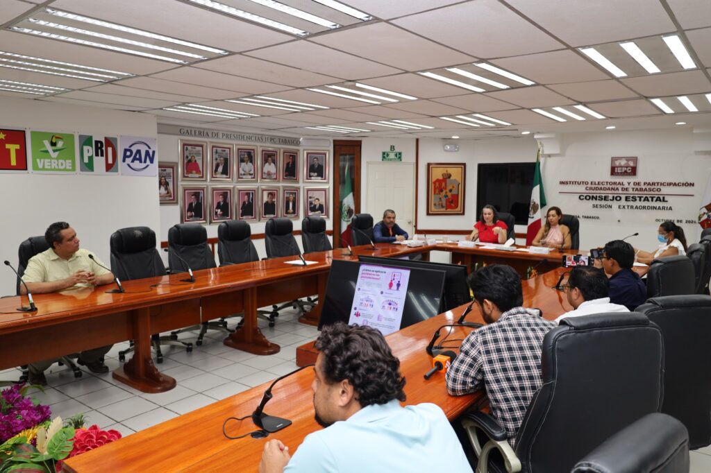 Durante la presentación, el IEPCT mostró el mecanismo que divide las candidaturas por segmentos y bloques de votación. El objetivo es evitar que los partidos cumplan numéricamente con mujeres mientras las concentran en municipios o distritos donde tienen menor fuerza electoral.