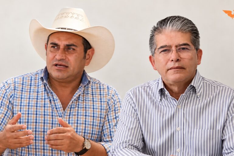 José Armín Marín Saury, alcalde de Emiliano Zapata, y Alfonso Baca Sevilla, alcalde con licencia de Paraíso, junto al símbolo de Movimiento Ciudadano.