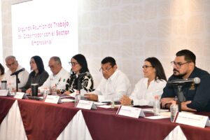 Javier May Rodríguez encabeza una reunión con representantes del Consejo Coordinador Empresarial de Tabasco para abordar inversiones y proyectos económicos.