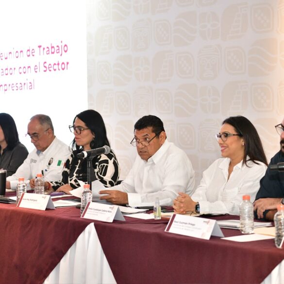 Javier May Rodríguez encabeza una reunión con representantes del Consejo Coordinador Empresarial de Tabasco para abordar inversiones y proyectos económicos.