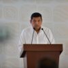 Javier May Rodríguez, gobernador de Tabasco, durante una conferencia en la que anunció inversiones en infraestructura para 2027.